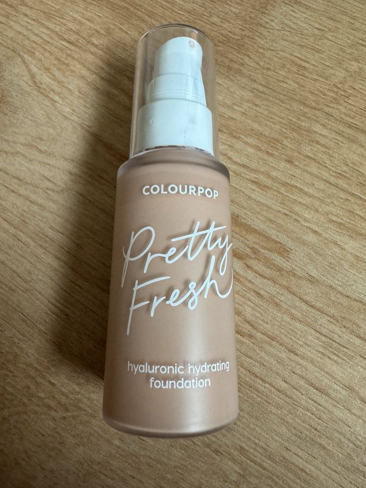Colourpop Pretty Fresh hyaluronic hydrating foundation / Makeup in Poing