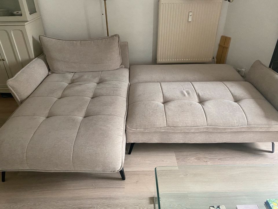 Couch beige *Preis verhandelbar* in Frankfurt am Main