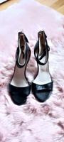 Schwarzen High Heels von Heine Größe 36 Hessen - Oberursel (Taunus) Vorschau