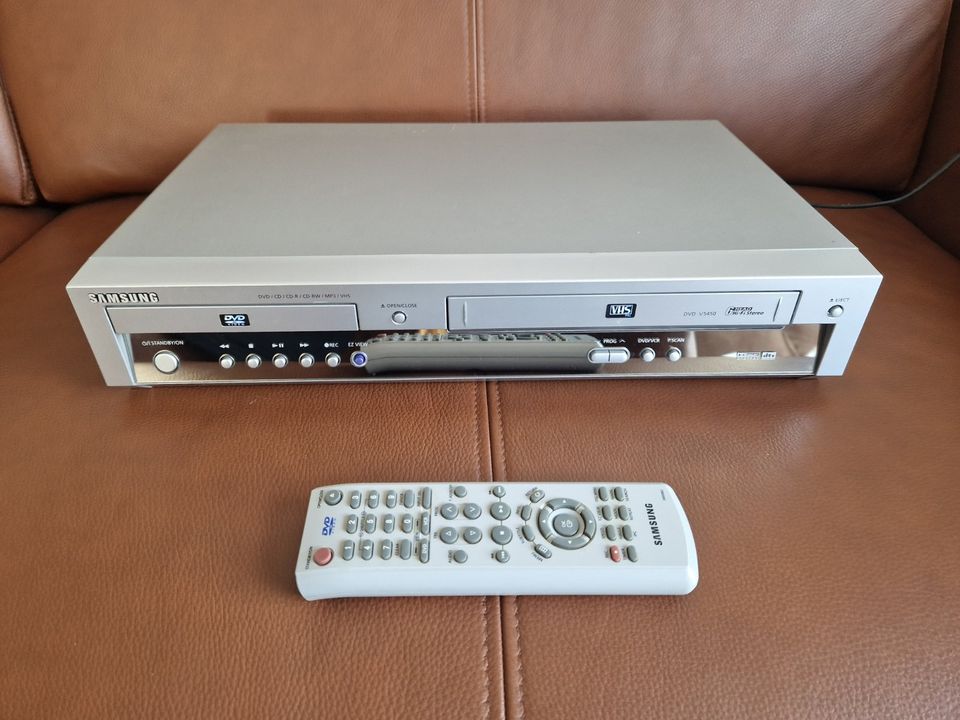 Samsung DVD-V5450 DVD VHS Kombigerät Videokassetten Player in Paderborn