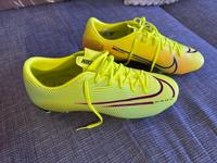 NEU Fußballschuhe Nike VAPOR 13 Academy MDS FG/MG 44,5 Hessen - Schwalbach a. Taunus Vorschau