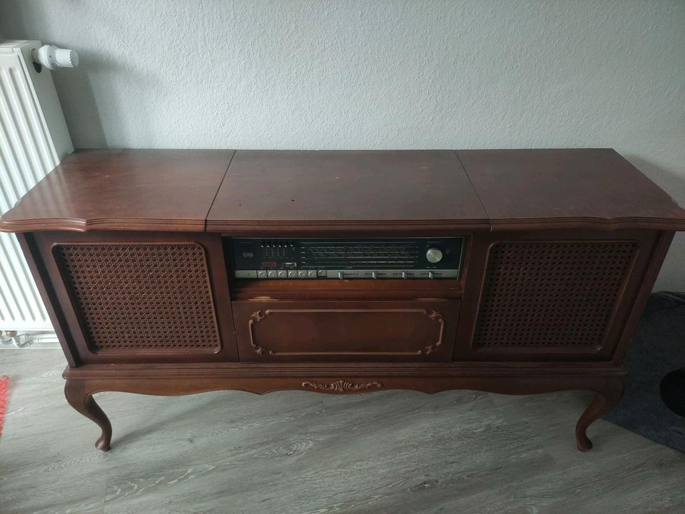 Vintage Schrank mit eingebautem Plattenspieler & Radio in Delmenhorst