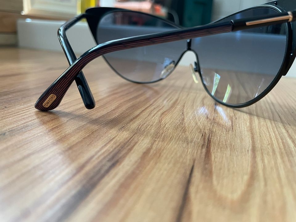 Tom Ford Sonnenbrille wie neu ohne Mängel in Villingen-Schwenningen