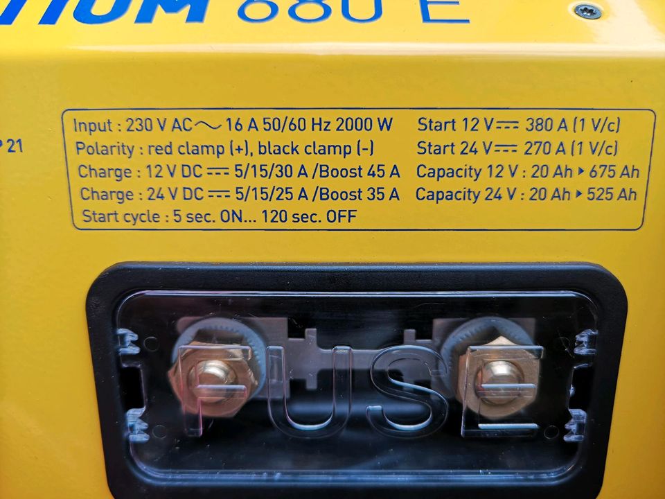 GYS Batterieladegerät STARTIUM 680E 12V / 24V !! WIE NEU !! in Vilseck