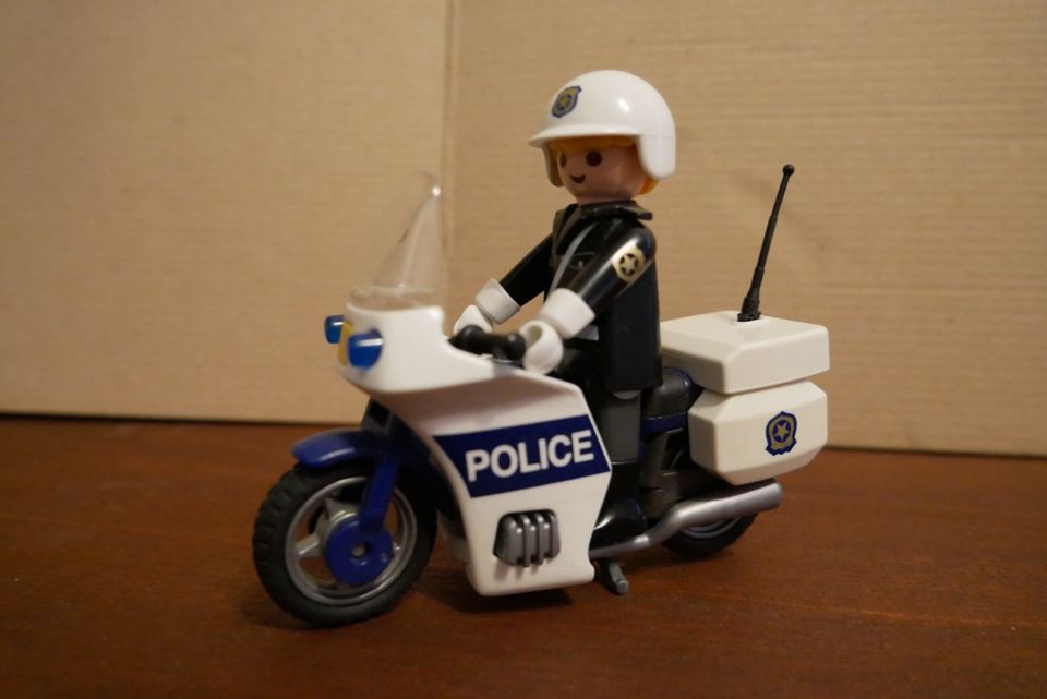 Polizei & Notarzt Motorrad-Set von Playmobil in Mainhausen