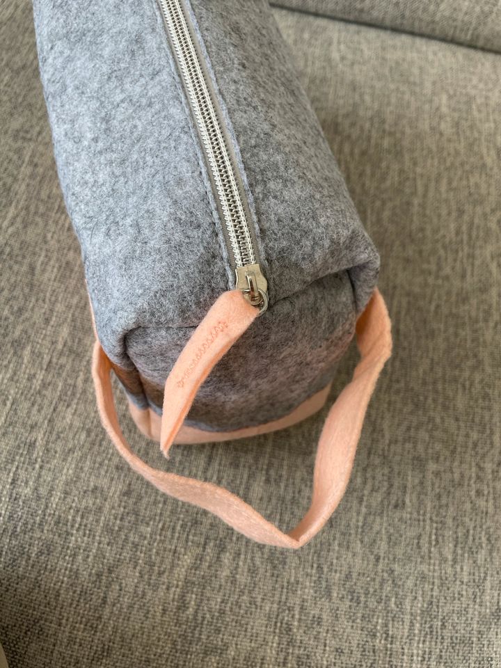 IGC Kosmetik Tasche NEU Filz Stoff Grau Baby Rosa in Bremen