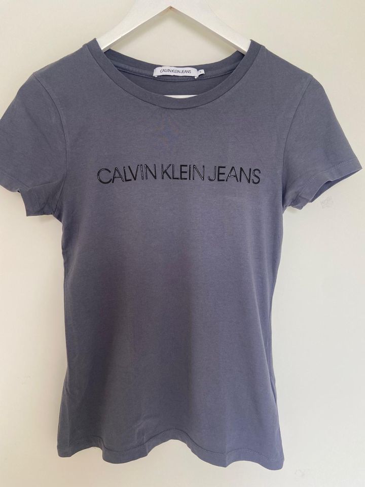 Calvin Klein T-Shirt lila, S in Weißensberg