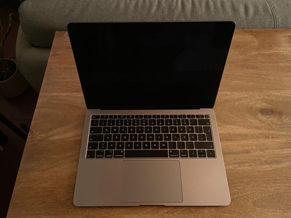MacBook Air 2019 13 Zoll, 256GB, 8GB RAM i5 1,6GHZ - Top Zustand in Berlin