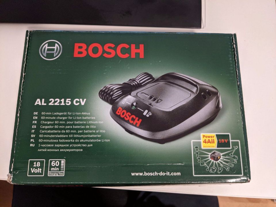 Bosch Akku 3x Schnellladegerät AL 2215 CV 5x 2.0 Ah 18V LI-ION in Aschaffenburg