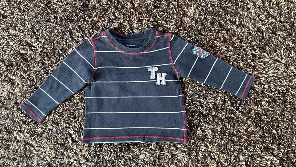 Tommy Hilfiger Langarm T-Shirt schwarz, gestreift, 9-12M, Gr. 86 in München