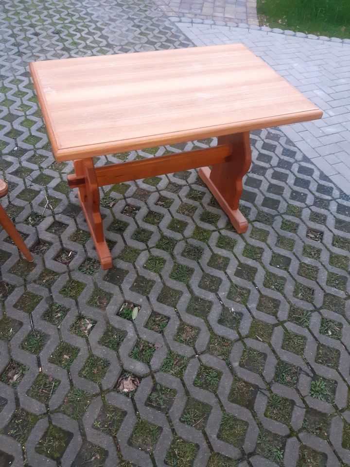 Tisch mit 3 Stühlen in Görlitz