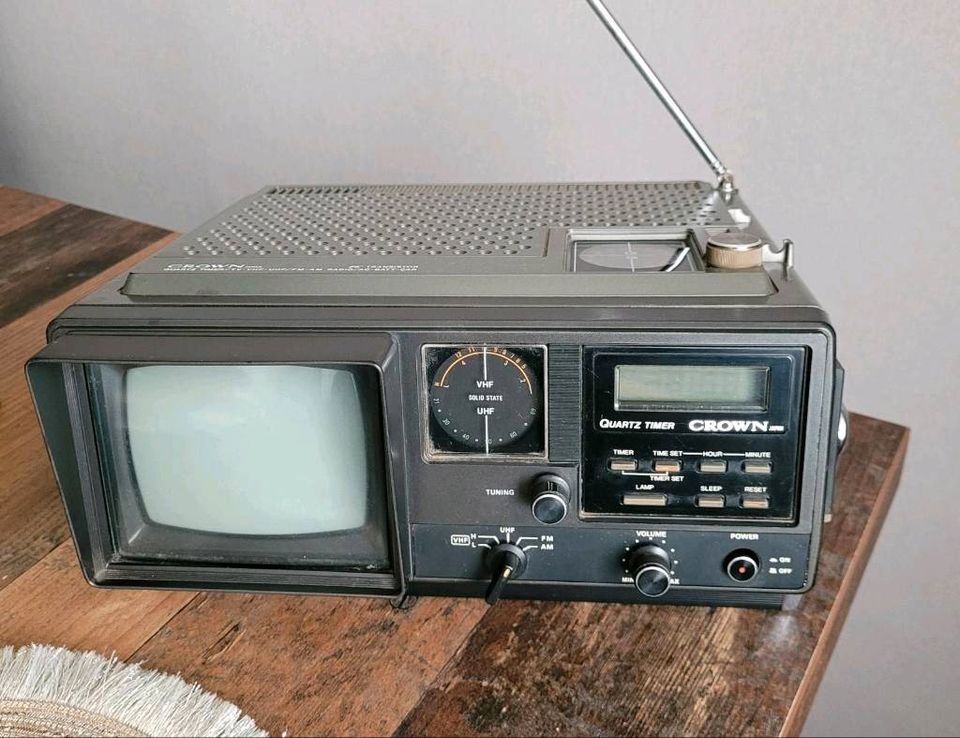 Vintage CROWN TV/Radio (Model: 526TVLCD) in Moers