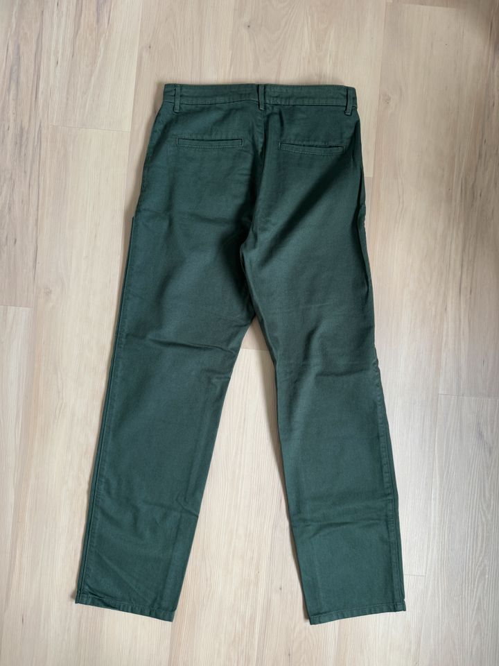 Grüne Baggy Jeans M in Euskirchen