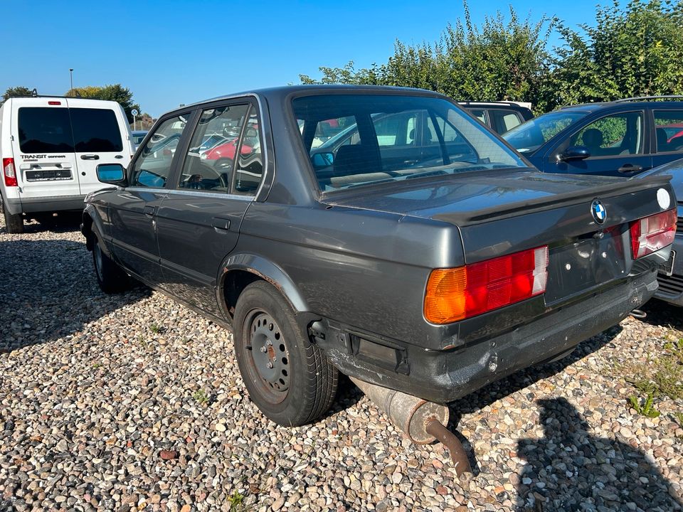 BMW E30 318i Limo VFL KEINE PAPIERE Teileträger Bastler Export in Hamburg