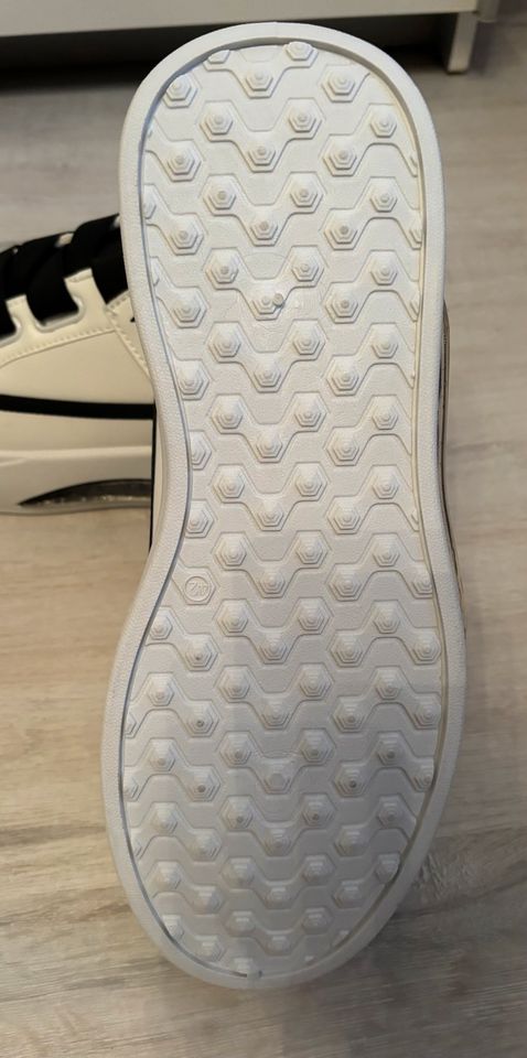 Sneaker, weiß, Gr. 42, neu in Würselen