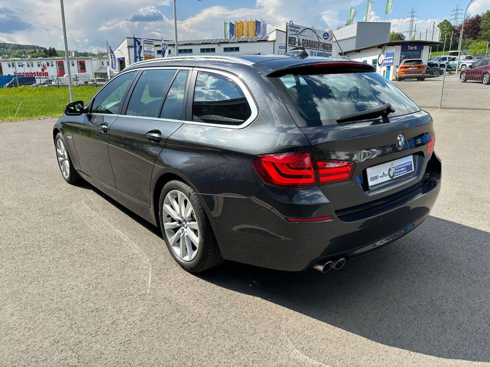 BMW 520d Touring Aut BiXenon Navi Standheizung Leder in Schmallenberg