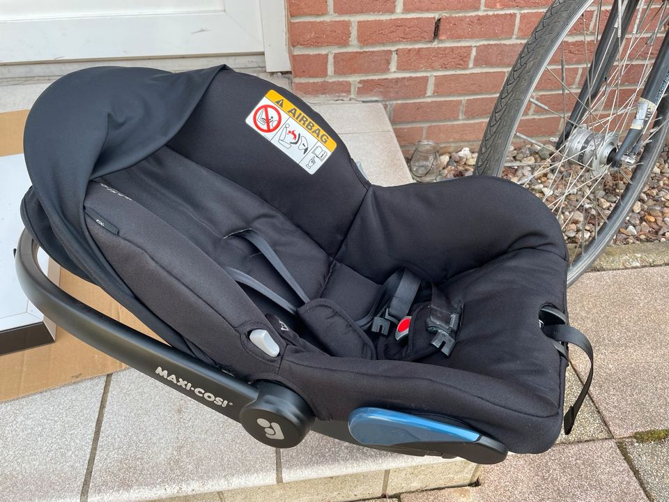 Maxi Cosi Babyschale in Halle