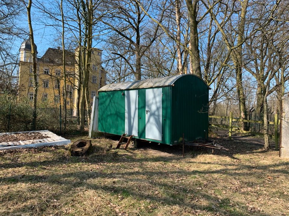 Bauwagen alter Toilettenwagen in Willich