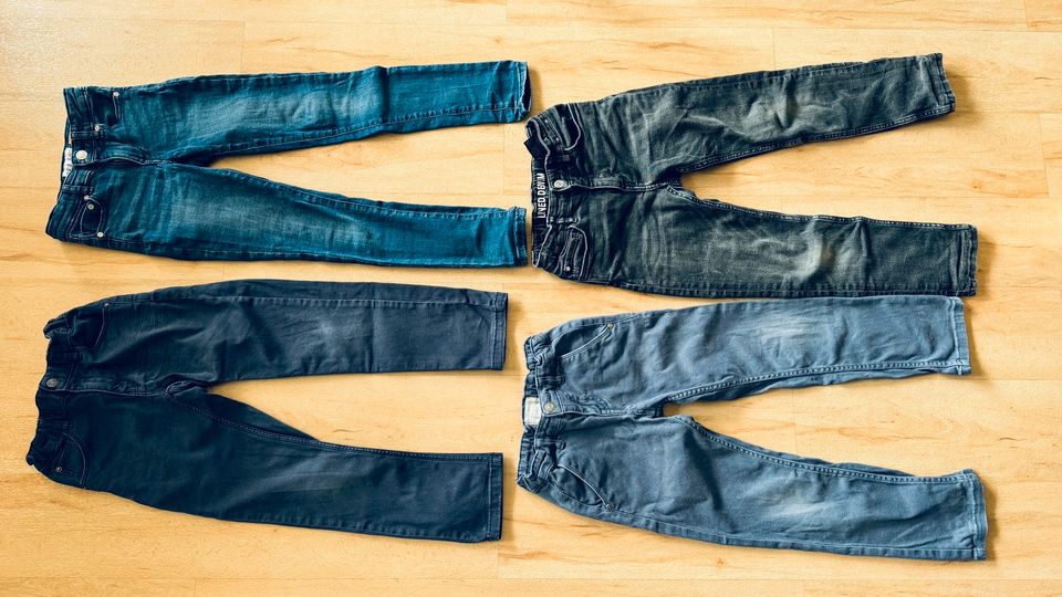 H&M Alive Cars Jeans 128 schwarz blau in Bendorf