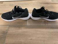 Sportschuhe, Schuhe, Nike, schwarz, weiße Sohle, Gr. 6,5/37,5 Niedersachsen - Varel Vorschau