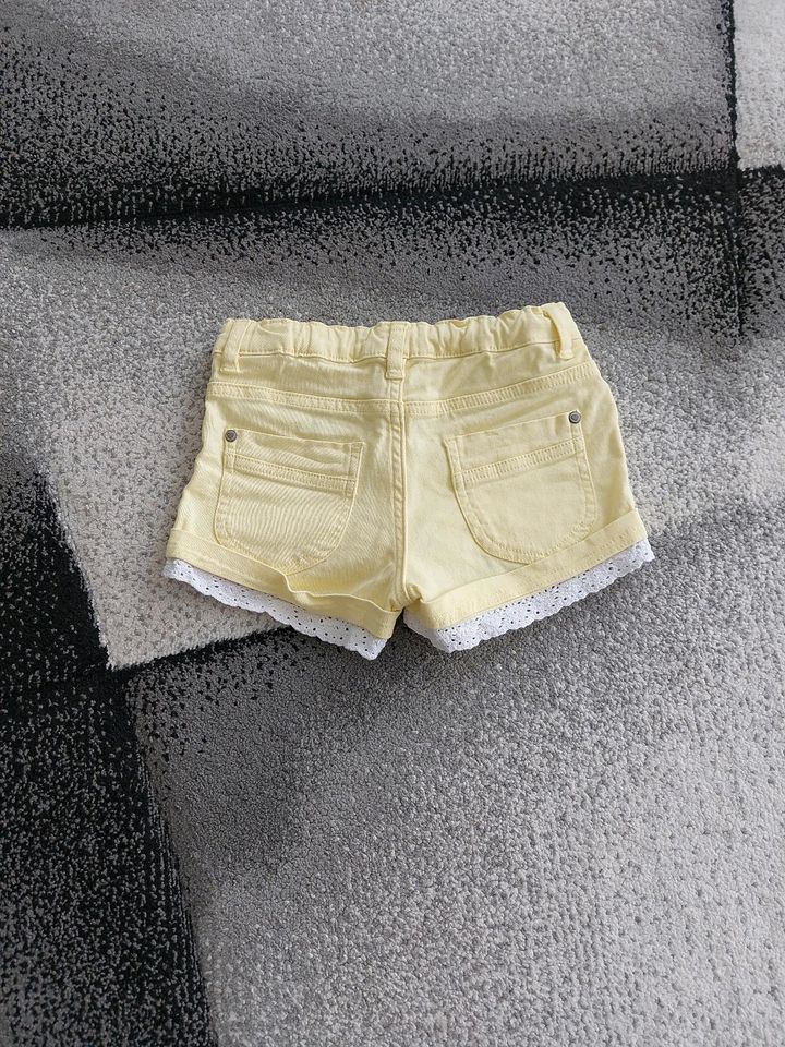 Shorts Gr. 122/128 in Buchen (Odenwald)