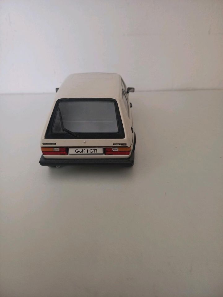 VW Golf weiß 1:18 in Wesel