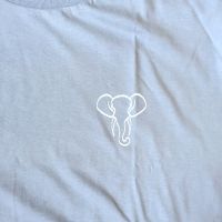 Hellblaues T-Shirt aus Bio-Baumwolle mit Elefantenprint; Gr. XL Berlin - Zehlendorf Vorschau