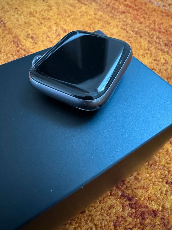 Apple Watch Series 4 Nike Edition 44mm Cellular in Mudersbach