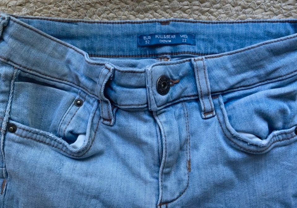 Pull & Bear blaue jeans Hose mit Löchern Denim in Hamburg