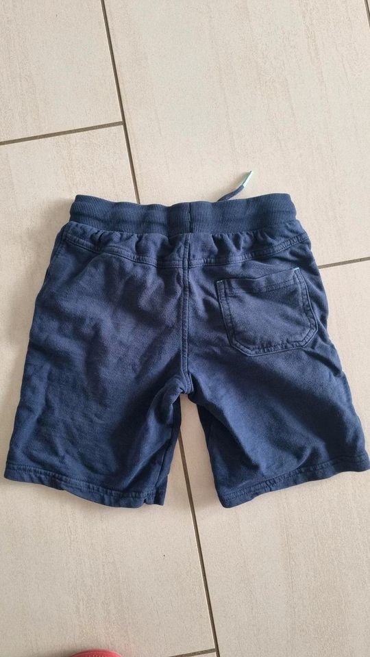 Dunkelblaue Shorts von Topolino in 116 in Hildesheim