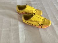 Nike Fußballschuhe mit Stollen Gr 31,5 Klettverschluss München - Trudering-Riem Vorschau