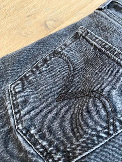 Jeans von Levi's (Größe 28) in Stuttgart