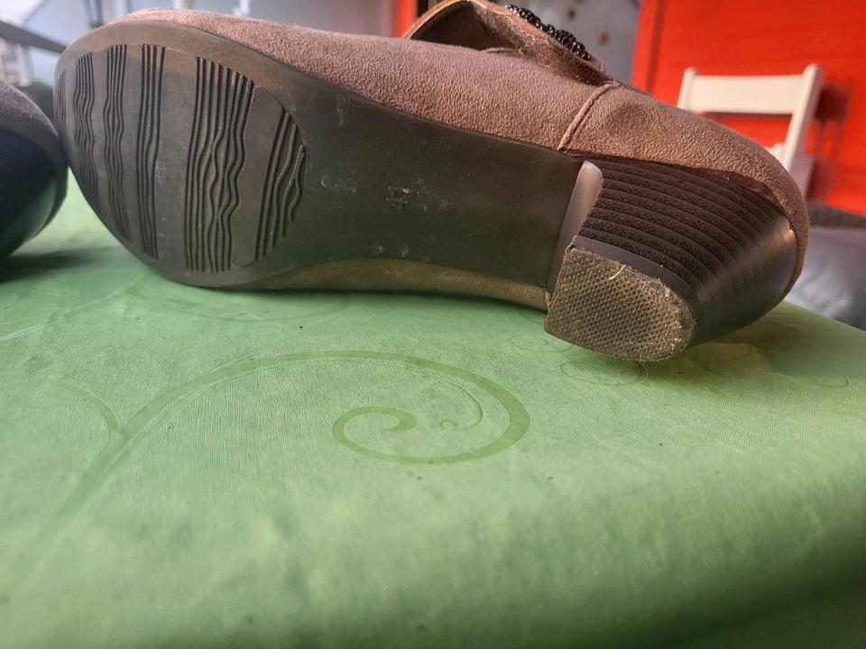 Sommer-trachtenschuhe m schöner Schnalle, wenig getragen in Gehrden