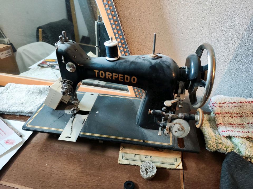 Torpedo Nähmaschine mit Tisch in Bayern - Lauterhofen | eBay Kleinanzeigen  ist jetzt Kleinanzeigen