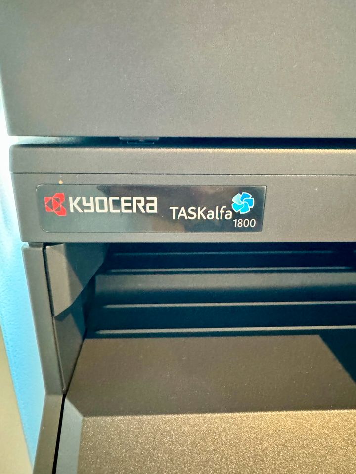 KYOCERA TASKalfa 1800 KOPIERER Drucker + Unterschrank und Toner in Oer-Erkenschwick