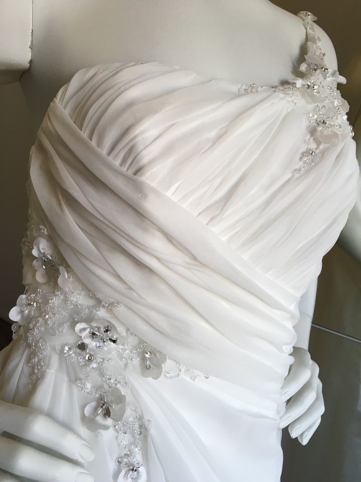 Hochzeitskleid weiss perlen gr 38/m in Bentwisch