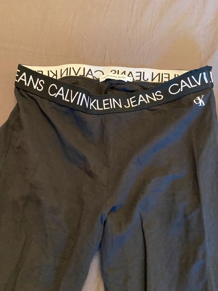 Original Calvin Klein Hose Gr M 38 neuwertig in Taufkirchen München