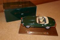Originalverpackt! Jaguar "E" Cabrio 1961 grün Metall OVP Burago Berlin - Reinickendorf Vorschau