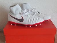 Damen Mädchen Fussballschuhe Nike Gr. 38,5 Kreis Ostholstein - Neustadt in Holstein Vorschau