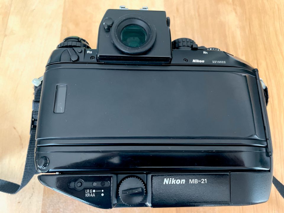 Nikon F4s. Nikor 35-80mm f 1:4-5.6 Viel Zubehör. Top Zustand in Hamburg