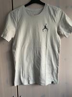 Jordan Air tshirt weiß Größe S Bayern - Vaterstetten Vorschau