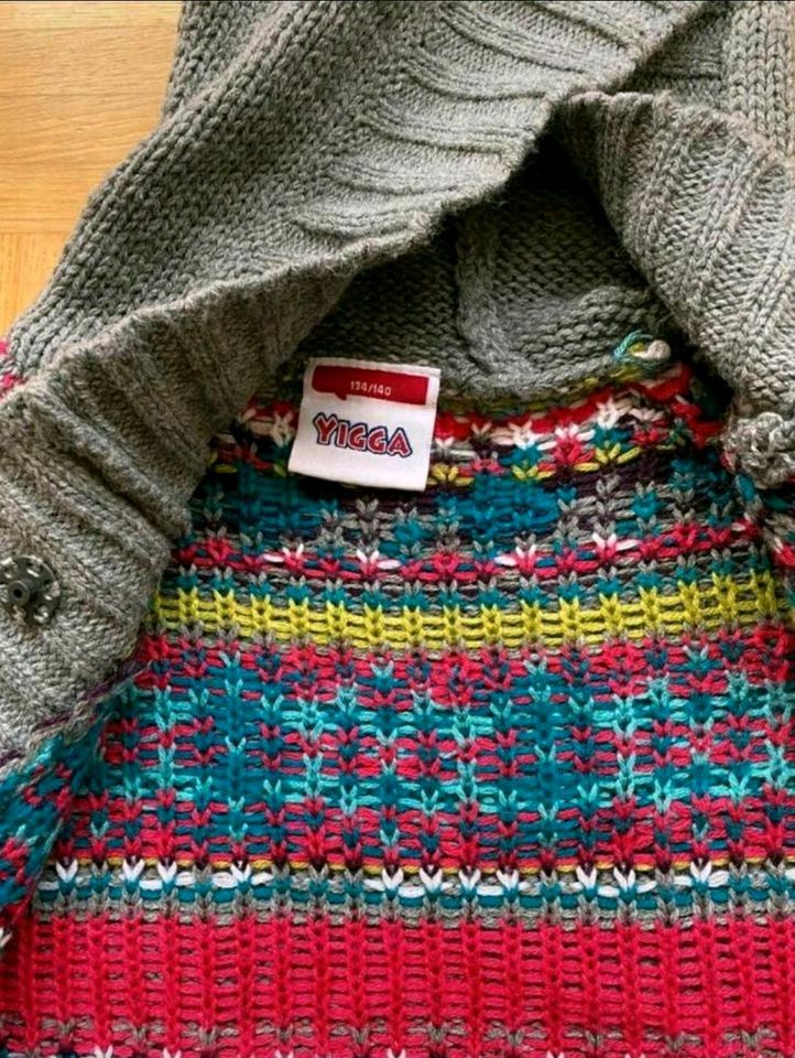 (K8) Strickjacke kurzarm Größe 134/140 in Erkrath