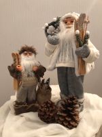 2 x Weihnachtsmann Santa mit Skiern beige/braun grau/weiß Nordrhein-Westfalen - Geldern Vorschau