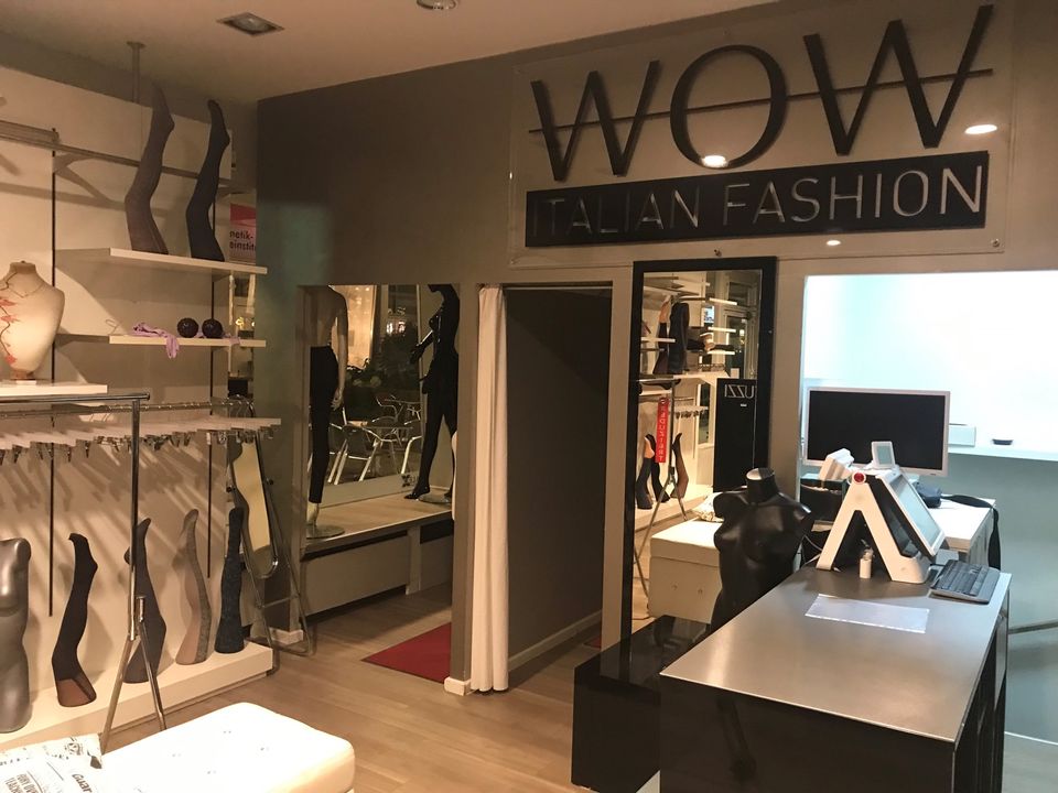 Ladeneinrichtung Modegeschäft Ladenauflösung Boutique Modeladen in Berlin