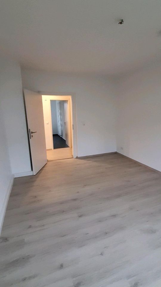 3-Raumwohnung Küche Bad komplett saniert 58qm in Unterwellenborn