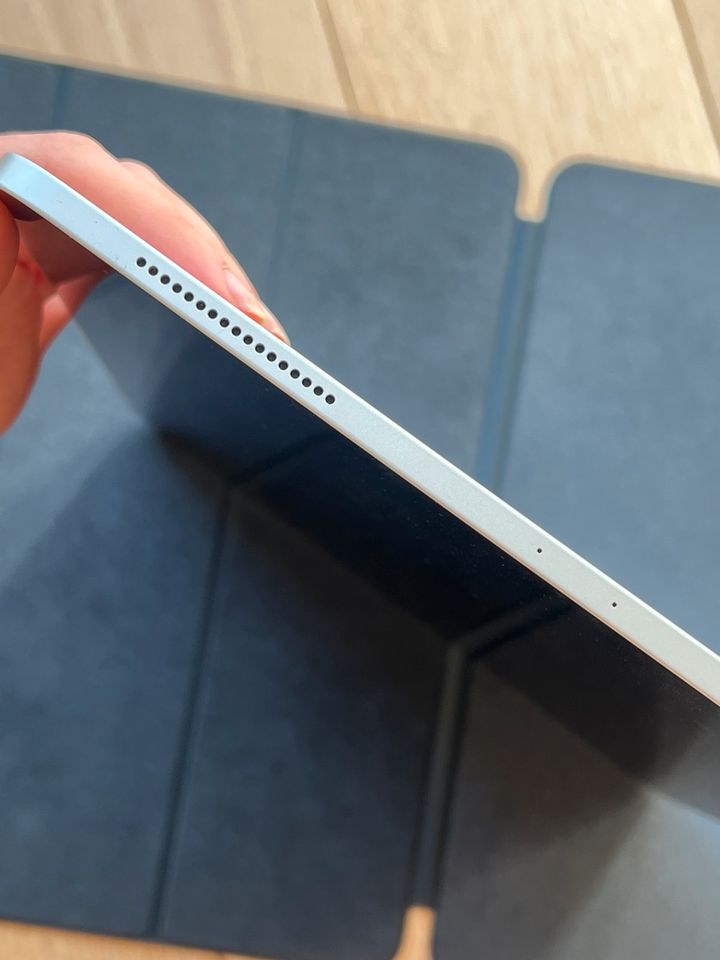 Unbeschädigtes iPad Pro (12,9 Zoll, 3. Generation) 256 GB in Berlin