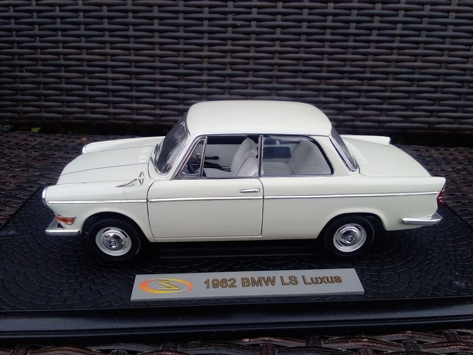 1:18 SIGNATURE BMW700 LS LUXUS 1962 w.NEU OVP RAR weiß Modellauto in Nürnberg (Mittelfr)
