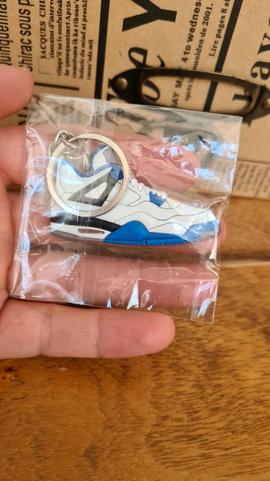 NEU Nike Air Jordan 4 Motorsport Schlüsselanhänger in Düsseldorf