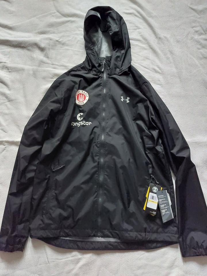 NEU St. Sankt Pauli Wind-/Regen-Jacke schwarz Gr. M Under Armour in Hamburg