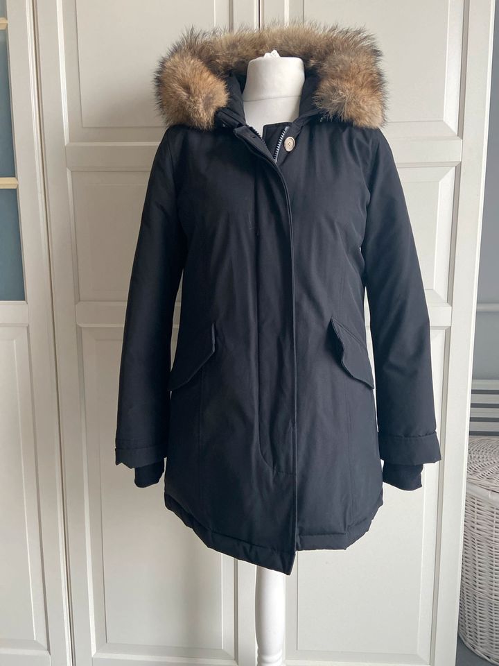 Parka Daunenjacke WOOLRICH schwarz Gr. XL Arctic Parka in Oberursel (Taunus)